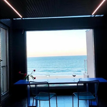 Seafront Luxury With Panoramic Sea View, Sunny Lägenhet Slăntjev Brjag