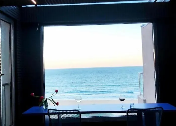 Seafront Luxury With Panoramic Sea View, Sunny 公寓 阳光海滩